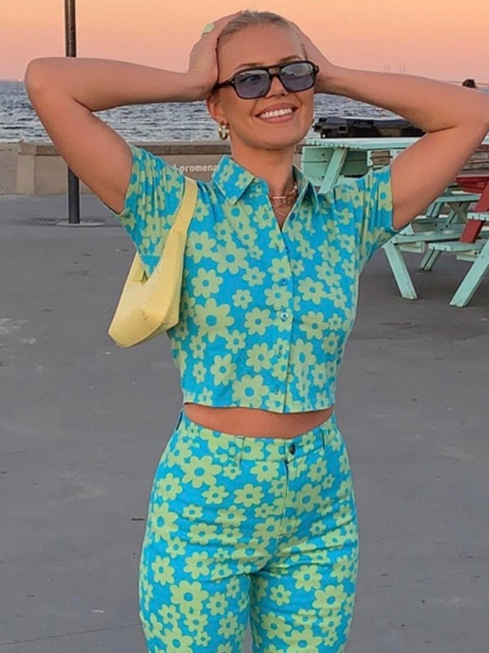 Motel Rocks Blue & Green Retro Daisy Print Cropped Button Down Short sleeve top